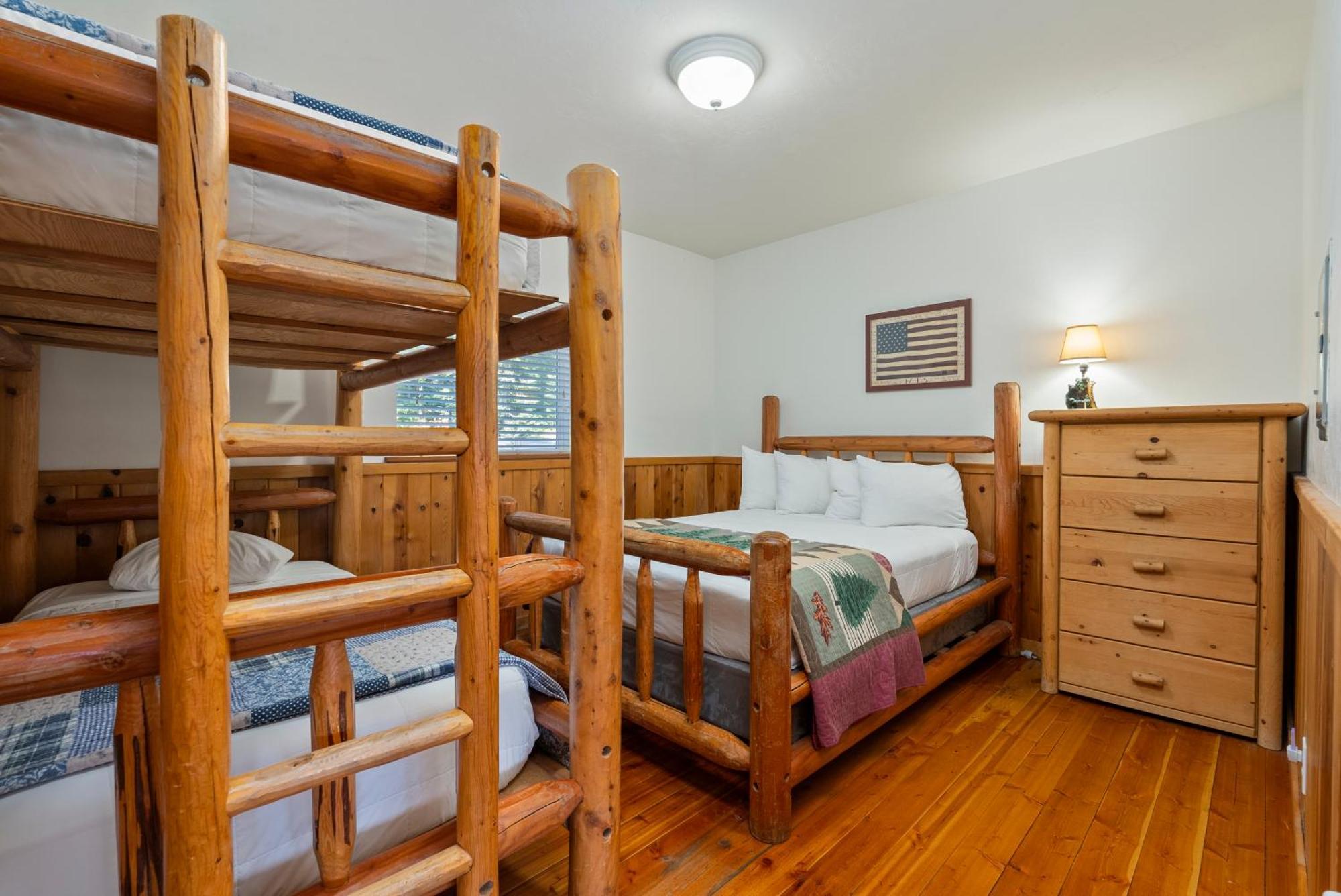 Shelter Cove Resort & Marina Odell Lake エクステリア 写真